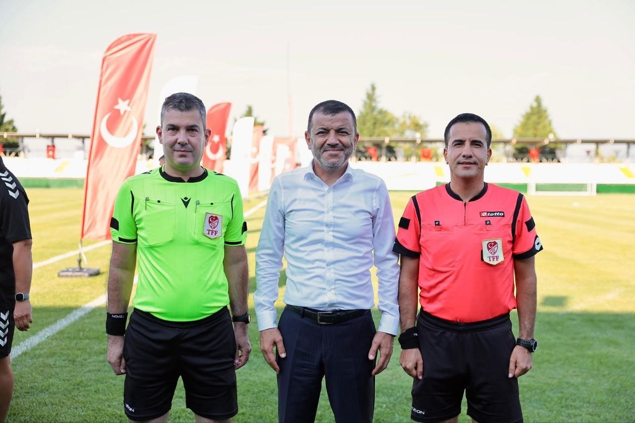 Denizli Büyükşehir Belediyesi Birimler Arası Futbol Turnuvası coşkuyla başladı
