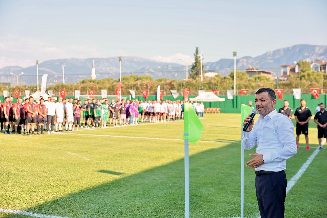 Denizli Büyükşehir Belediyesi Birimler Arası Futbol Turnuvası coşkuyla başladı