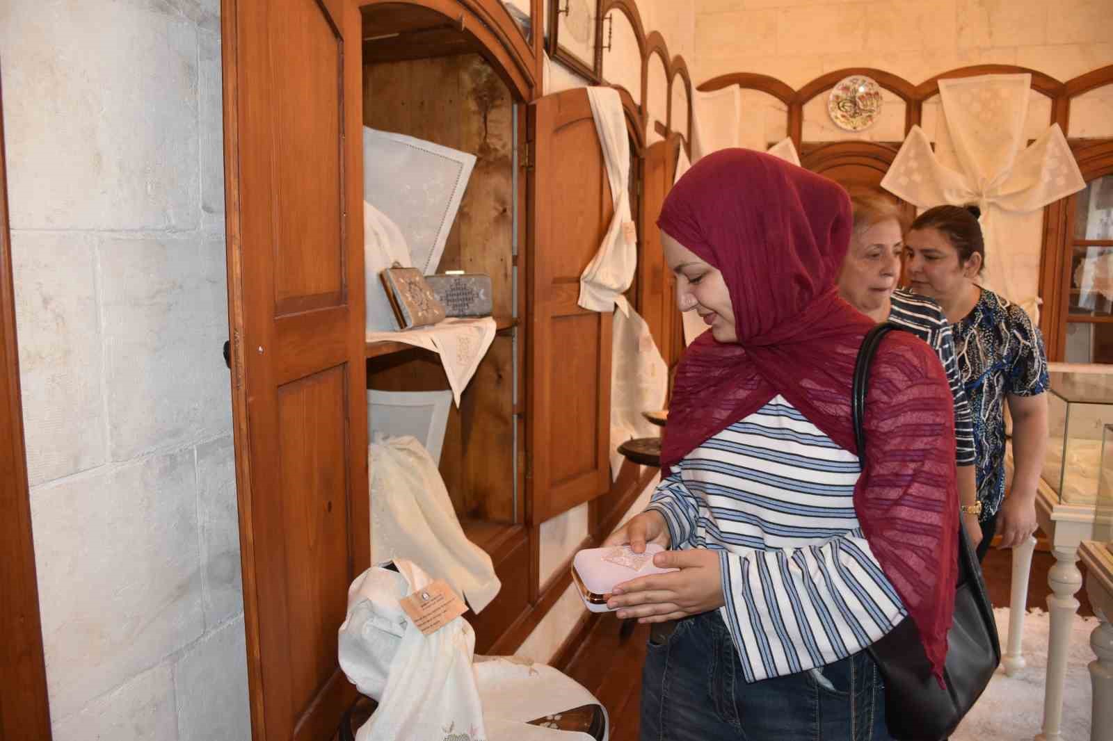 Şahinbeyli kadınların sergisi büyük ilgi görüyor