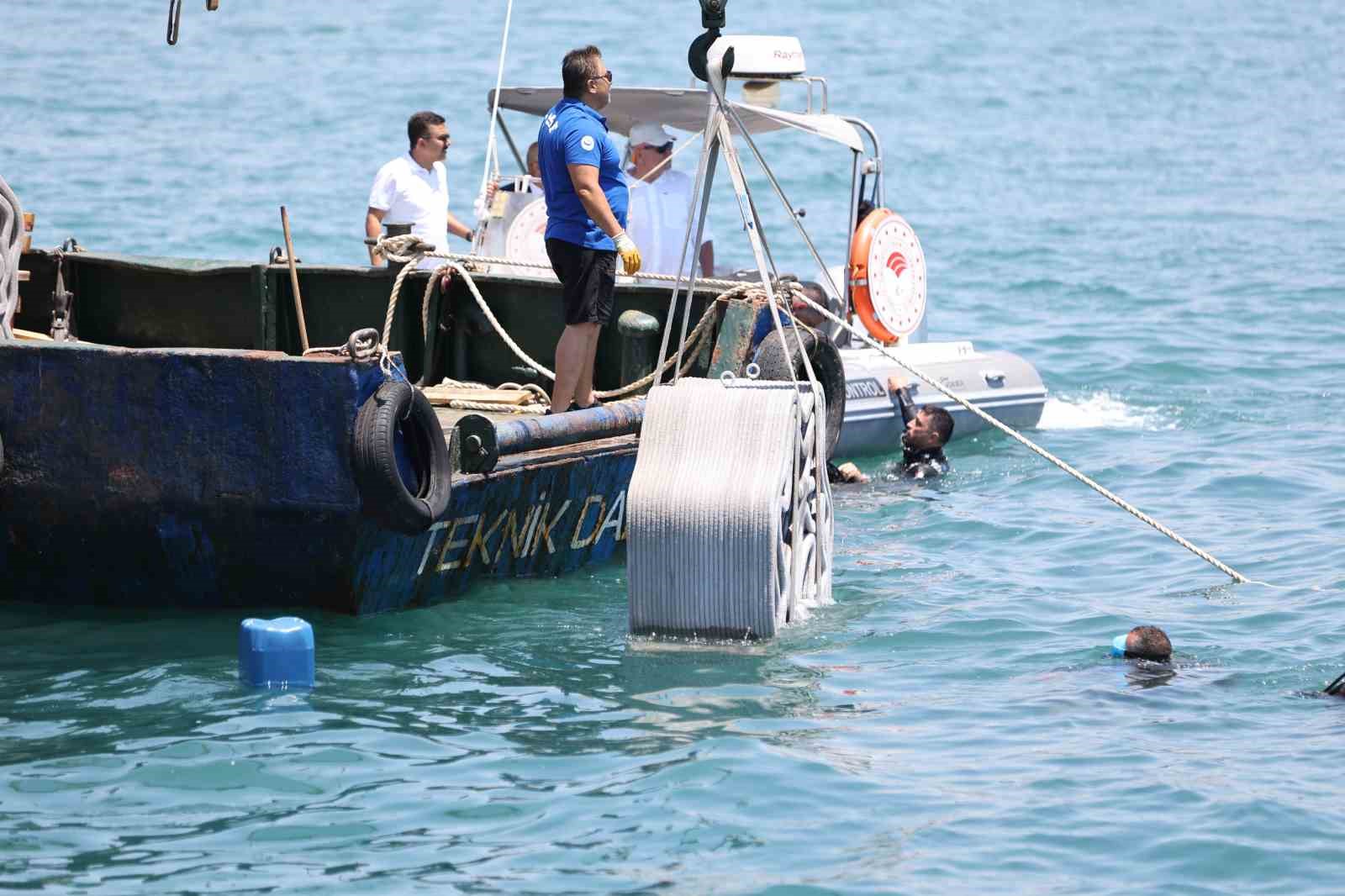 Antalya’da 3D yazıcıyla üretilen yapay resifler denizle buluştu