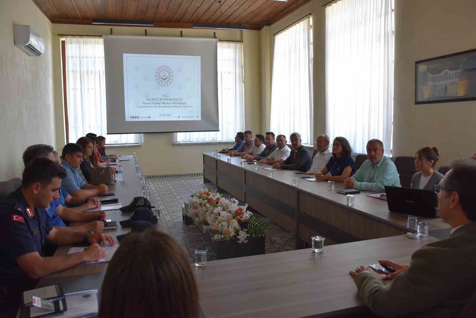 Salihli’de kadına şiddet ve çocuk koruma için kritik toplantı