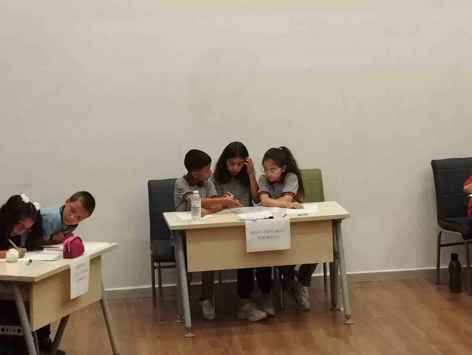 Sarıgöl’ün bilgi şampiyonu Şehit Esin Akay İlkokulu oldu