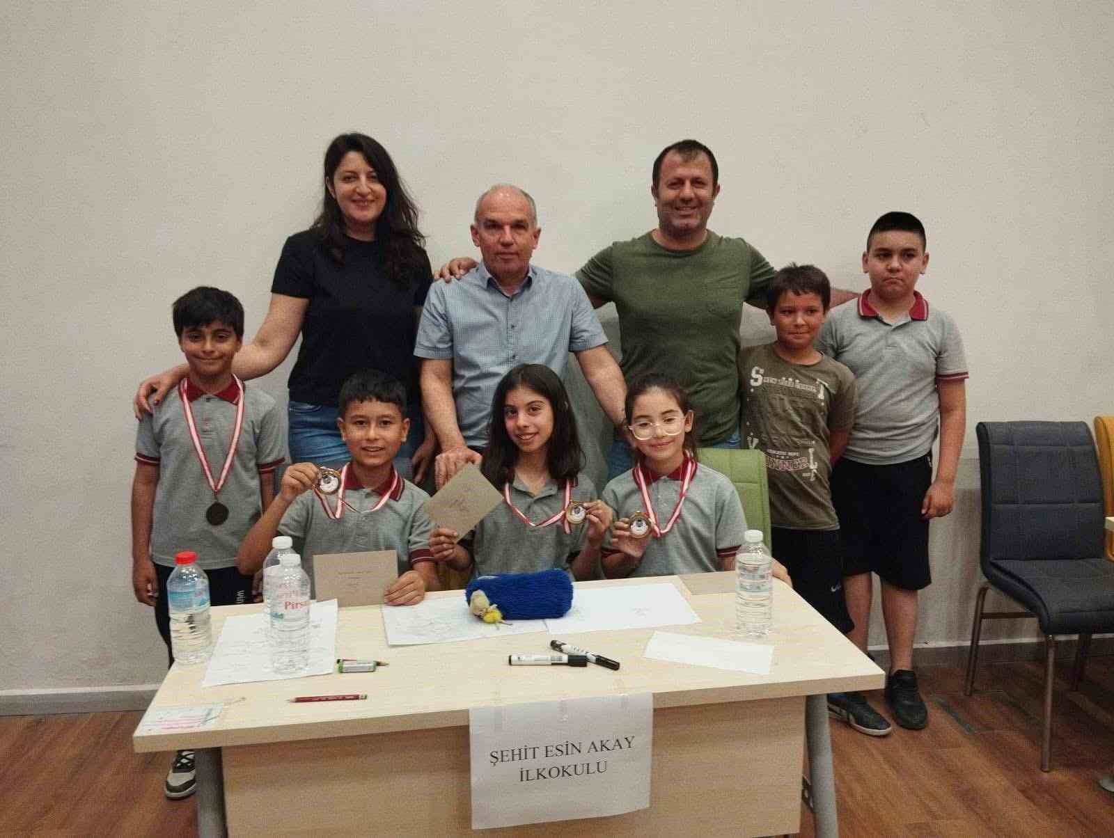 Sarıgöl’ün bilgi şampiyonu Şehit Esin Akay İlkokulu oldu