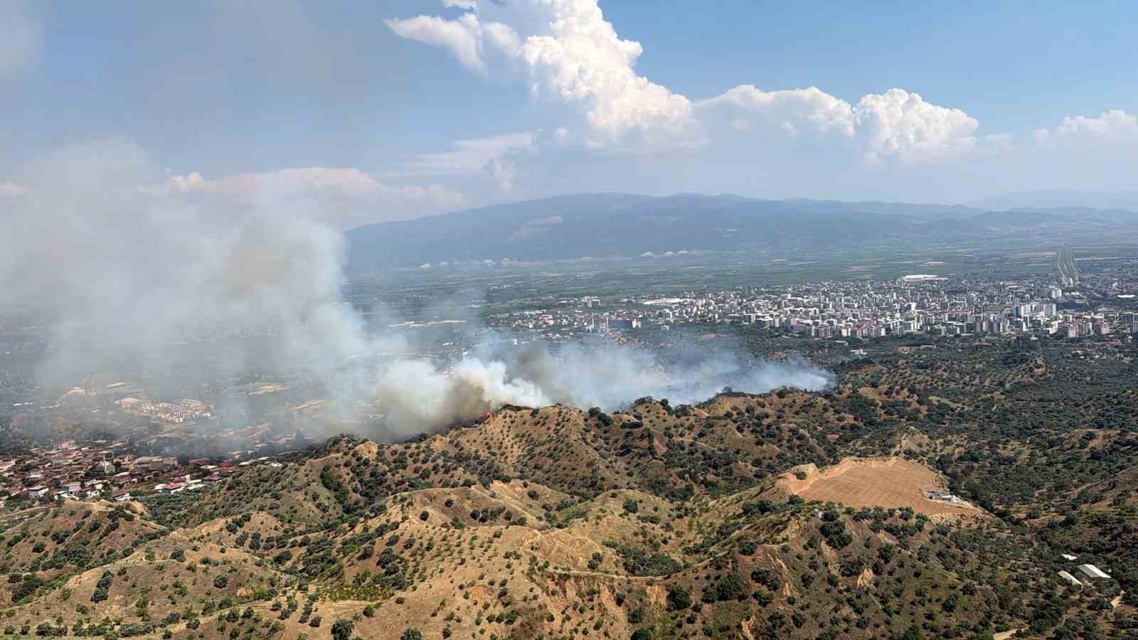 Nazilli’deki yangına 4 helikopterle müdahale ediliyor