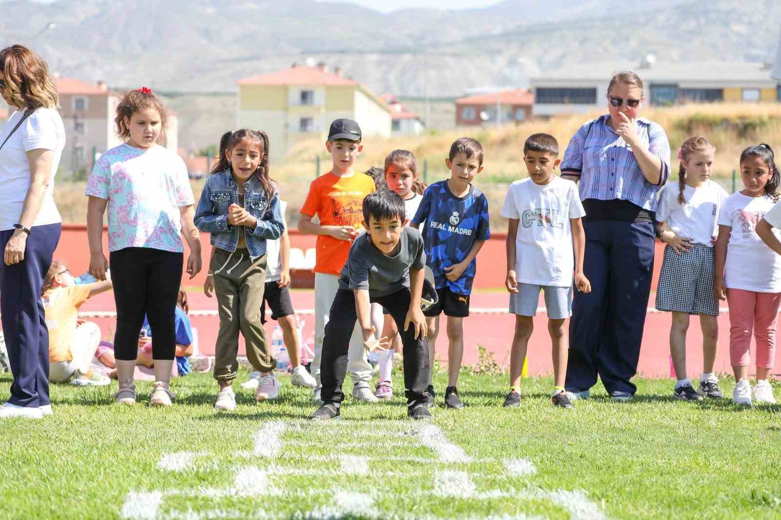 Erzincan’da bin öğrenci geleneksel oyunlar şenliğinde buluştu