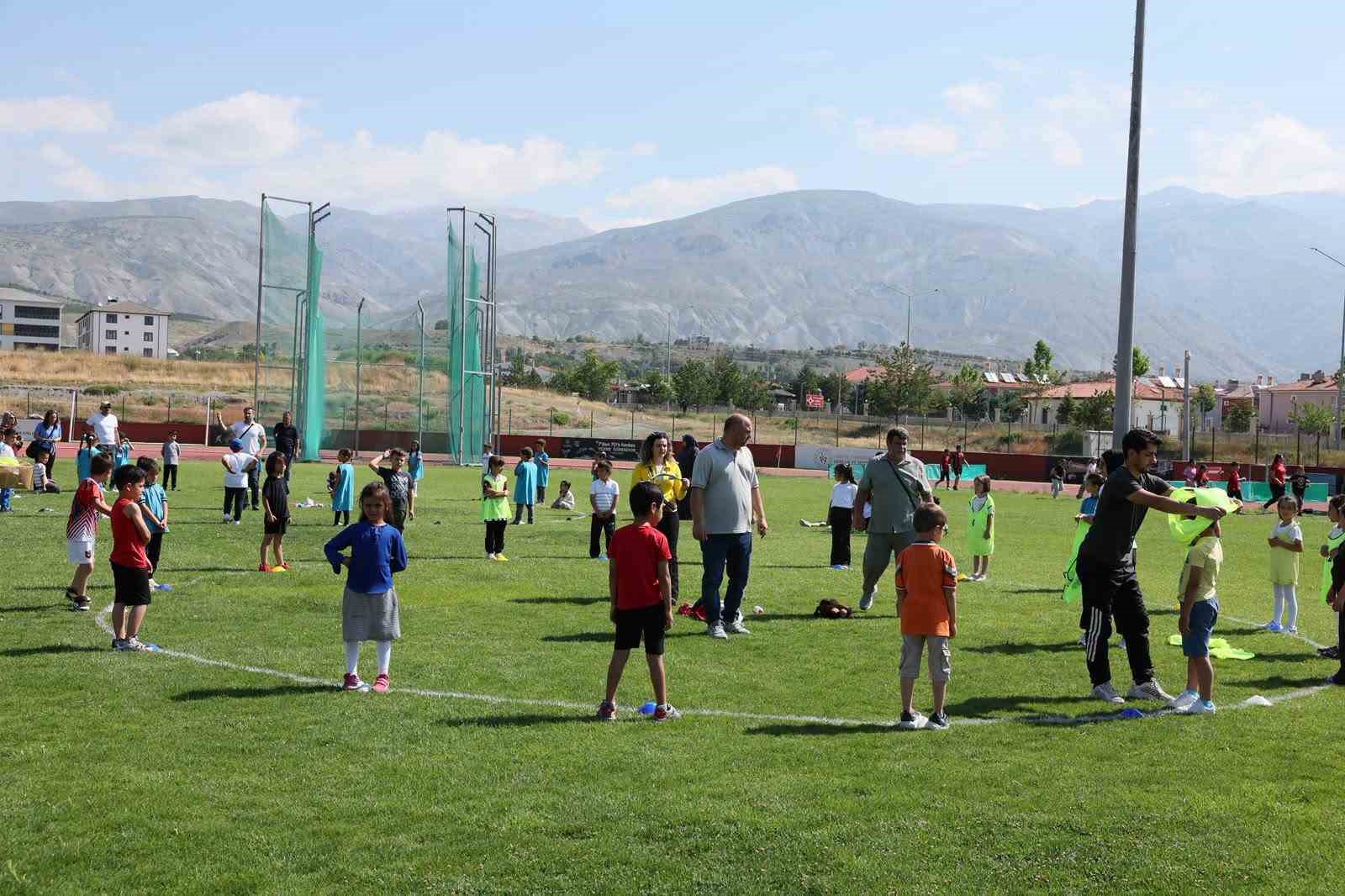 Erzincan’da bin öğrenci geleneksel oyunlar şenliğinde buluştu