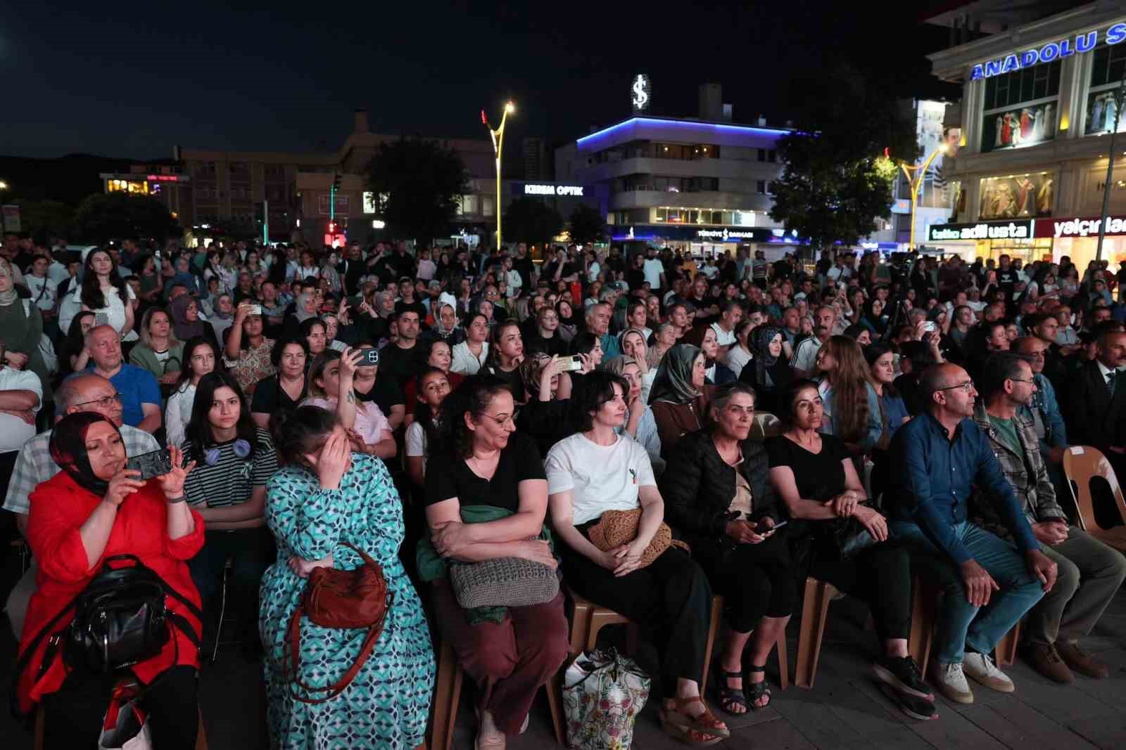 Erzincan’da Sanat Festivali Âşık Daimi eserleriyle başladı
