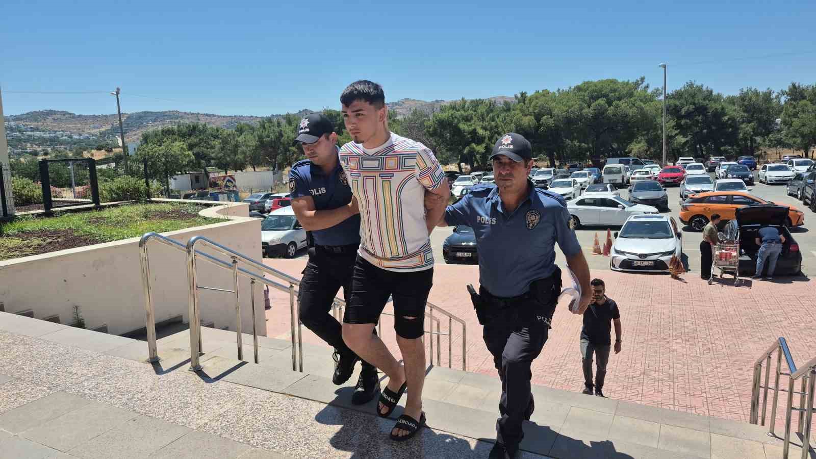 Uygulamadan kaçarken polisi ve motosikletliyi yaraladı