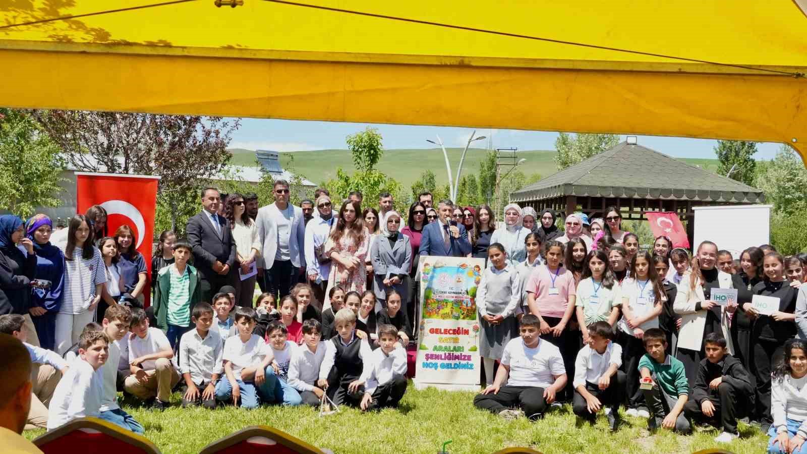 Eleşkirt’te öğrenciler okudukları kitapları sanatla anlattı