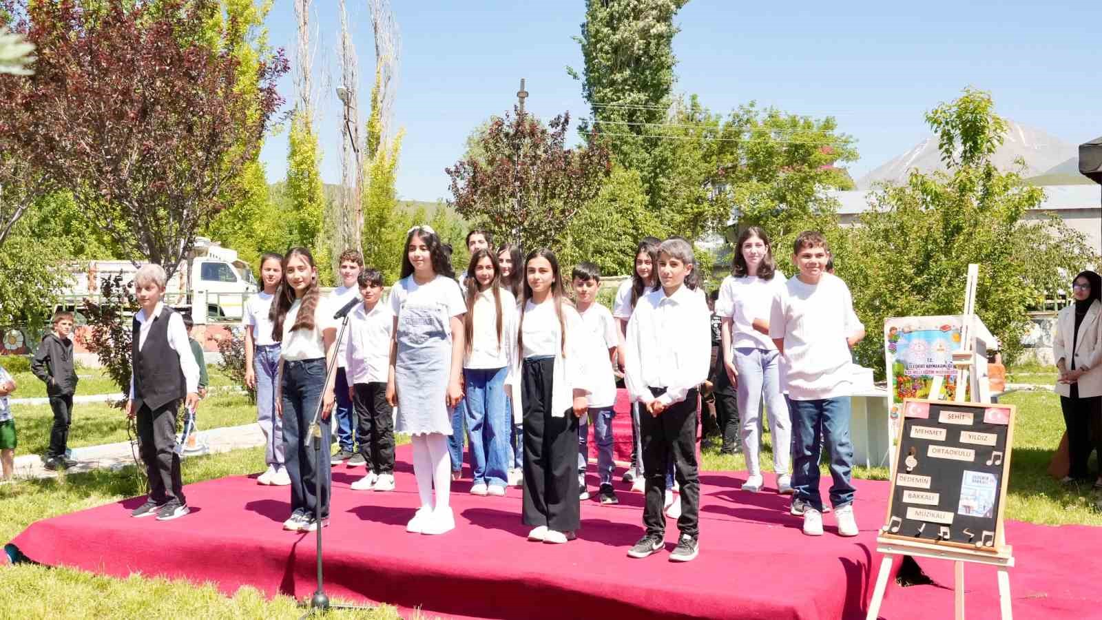 Eleşkirt’te öğrenciler okudukları kitapları sanatla anlattı