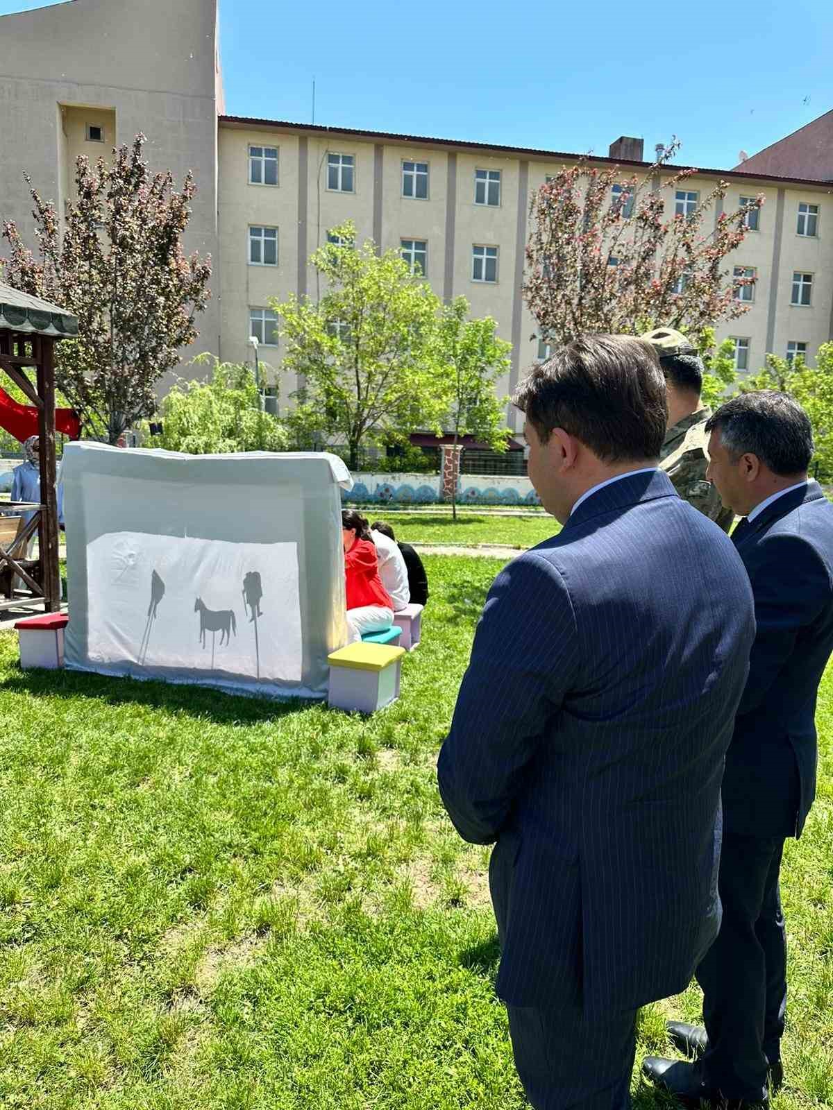 Eleşkirt’te öğrenciler okudukları kitapları sanatla anlattı