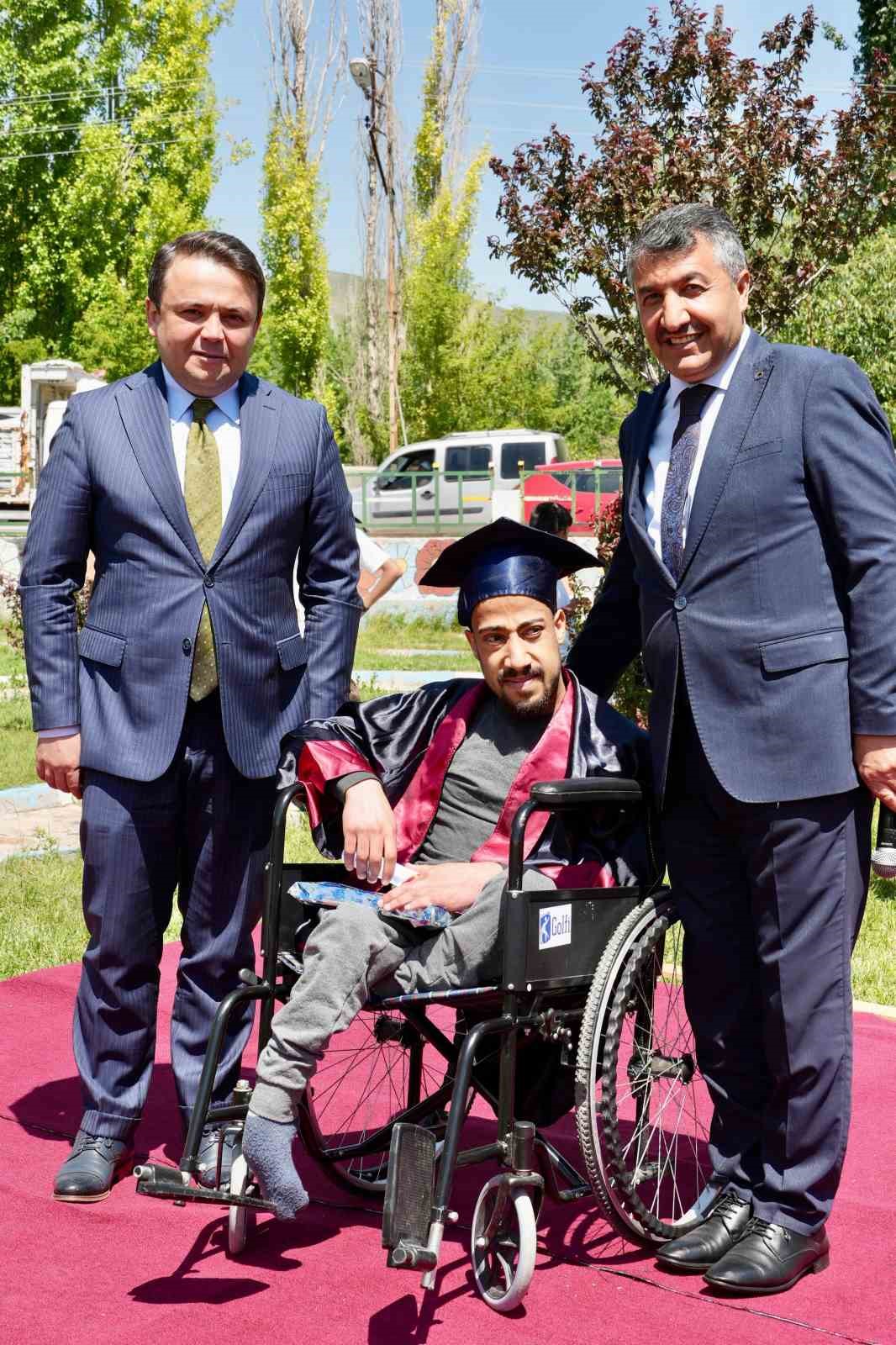 Eleşkirt’te öğrenciler okudukları kitapları sanatla anlattı