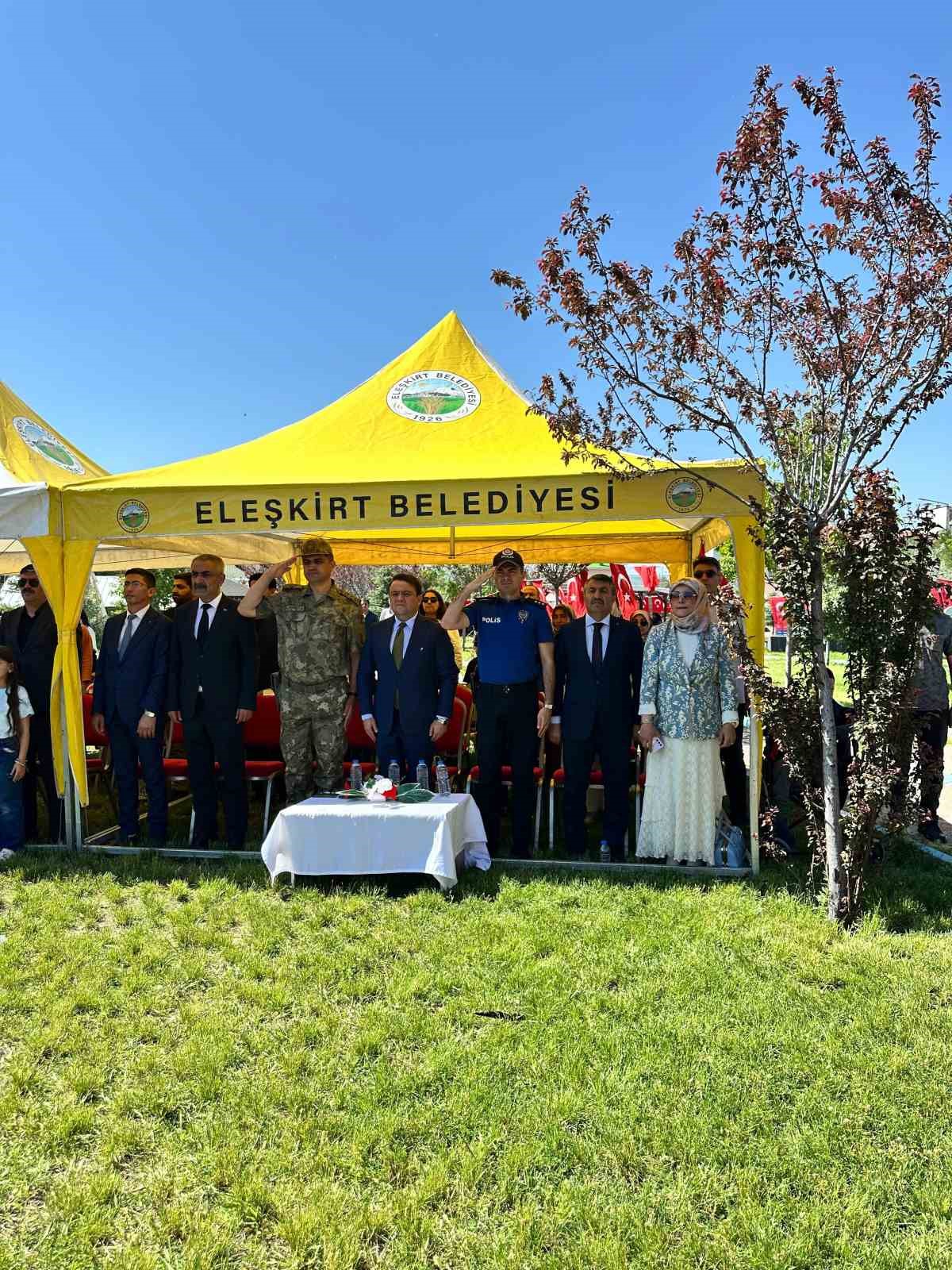 Eleşkirt’te öğrenciler okudukları kitapları sanatla anlattı