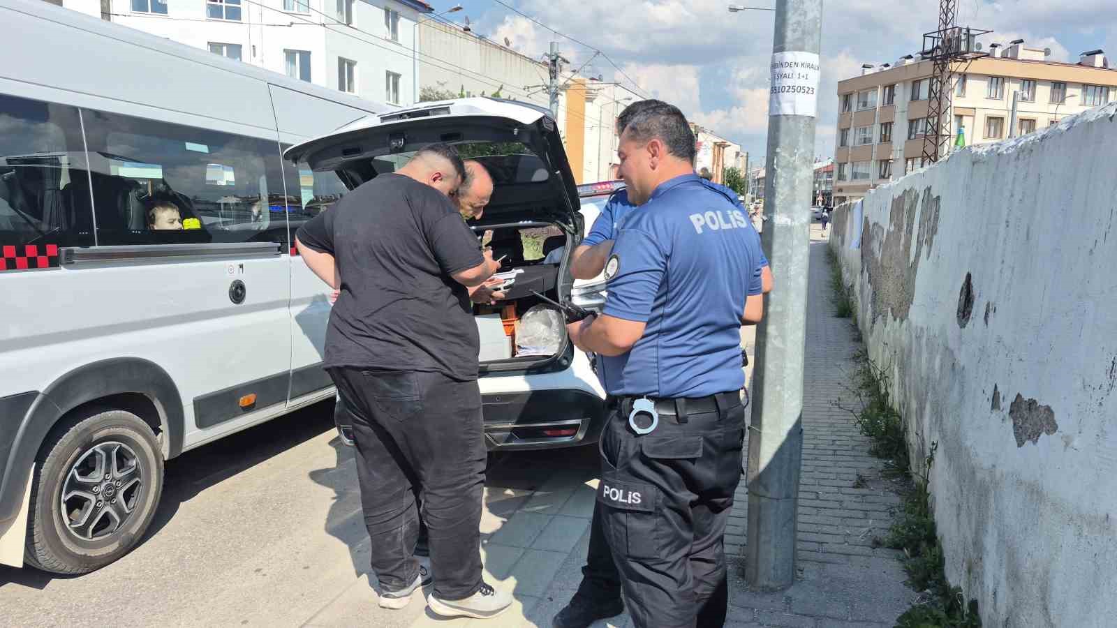 Eskişehir’de yaya geçidinde motosikletler çarpıştı