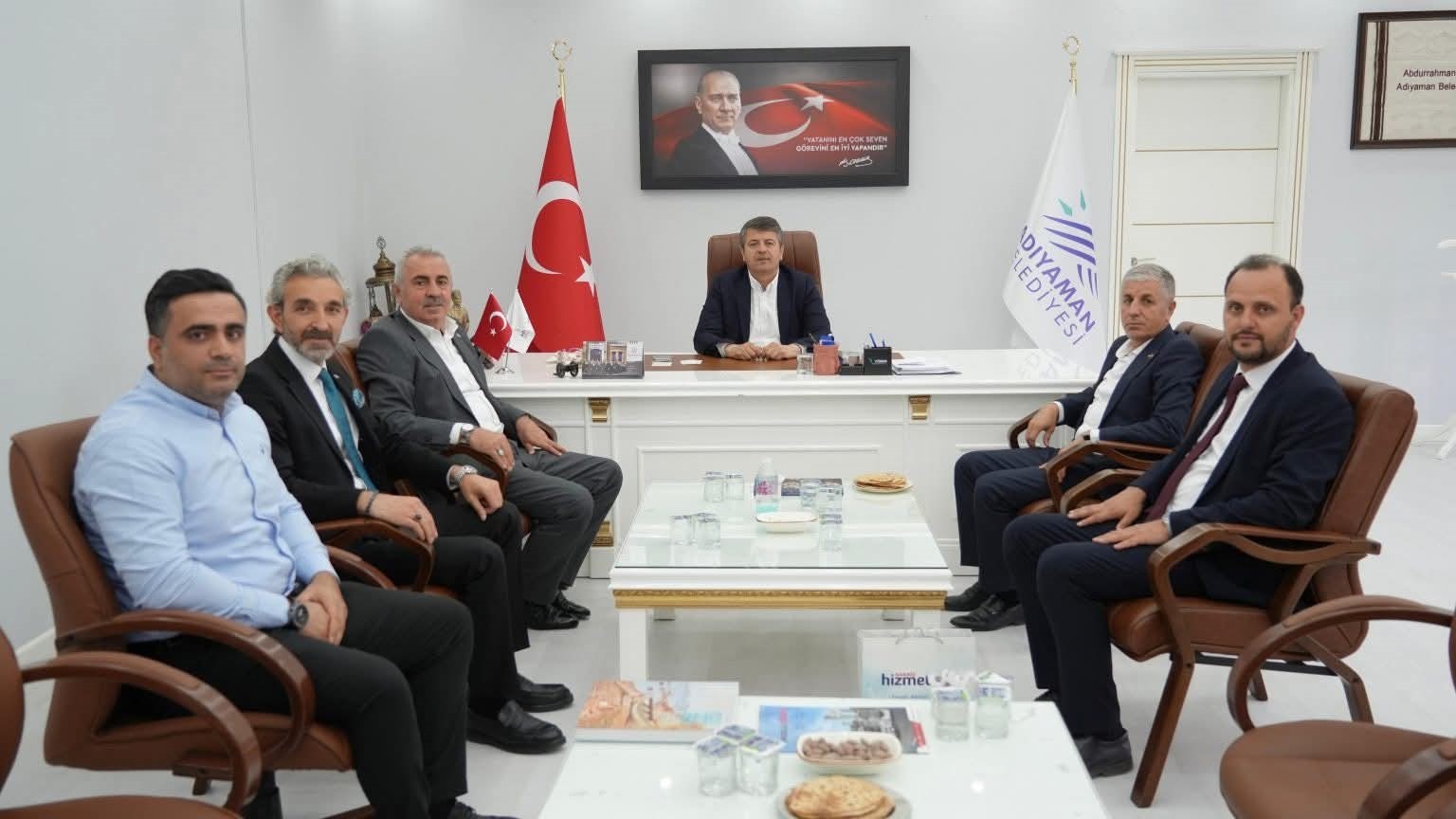 Hizmet-İş Genel Başkanvekili Özdemir’den belediye işçilerine birlik çağrısı