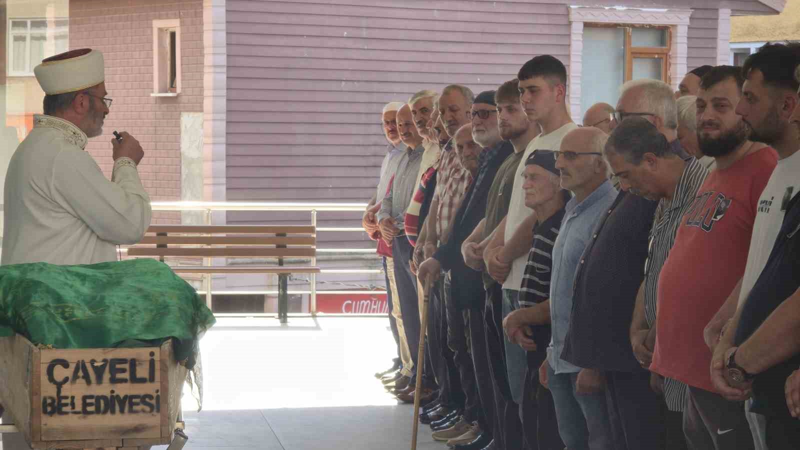 Rize’deki feci kazada hayatını kaybedenler toprağa verildi