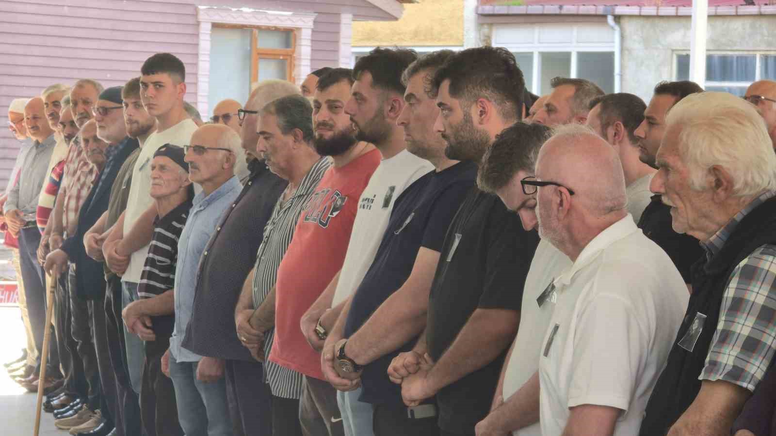 Rize’deki feci kazada hayatını kaybedenler toprağa verildi