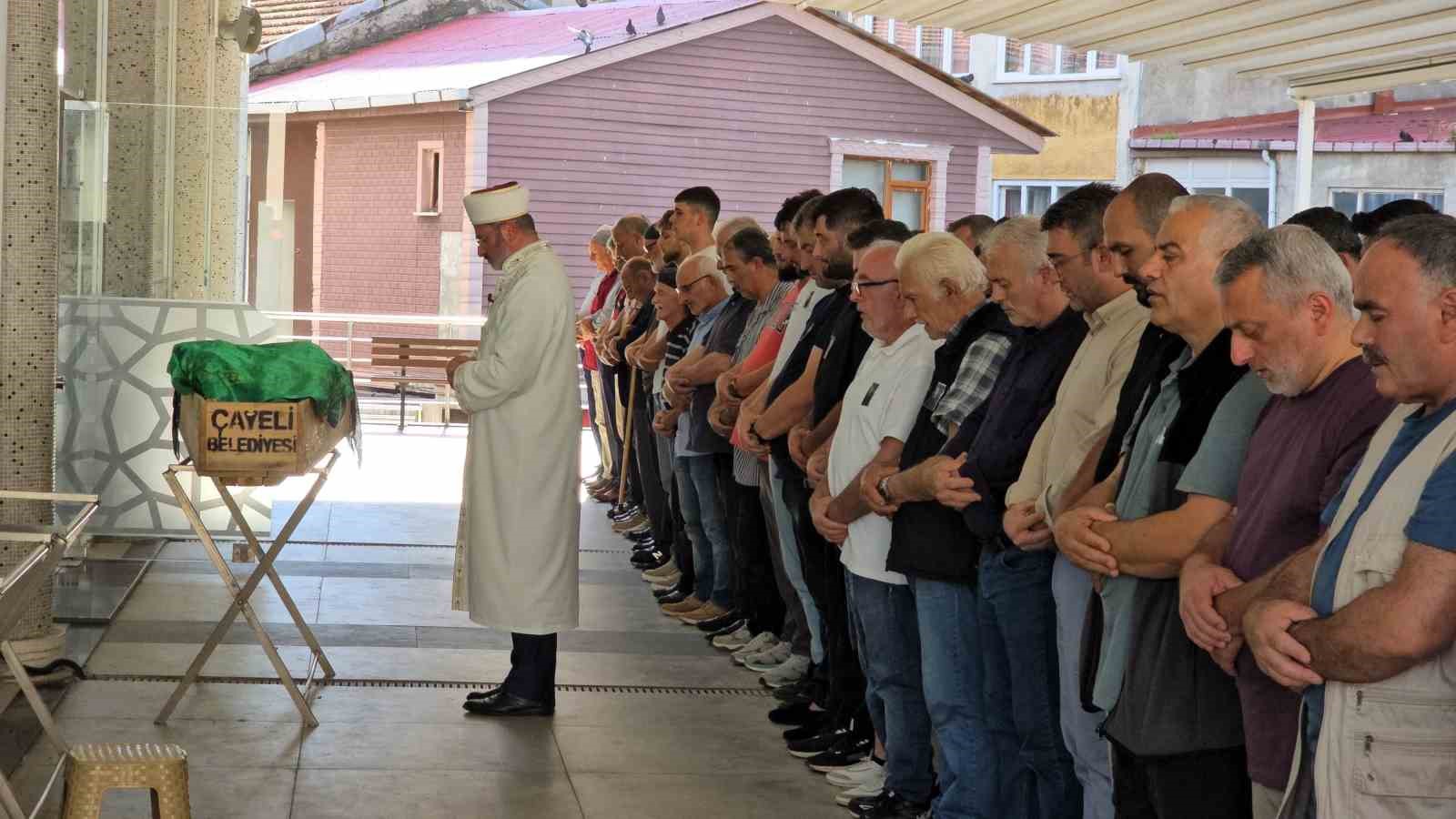 Rize’deki feci kazada hayatını kaybedenler toprağa verildi