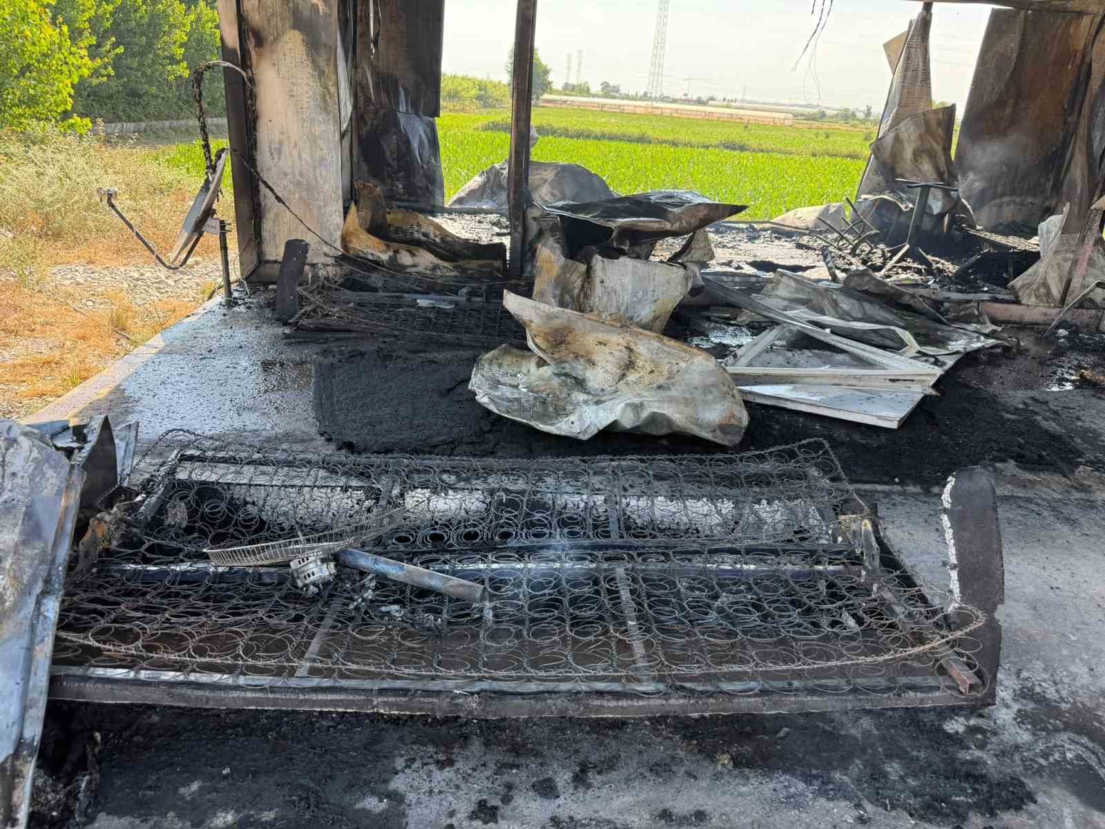 Besiciye ait konteyner, yangında kullanılamaz hale geldi.