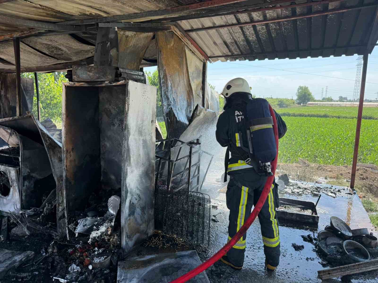 Besiciye ait konteyner, yangında kullanılamaz hale geldi.