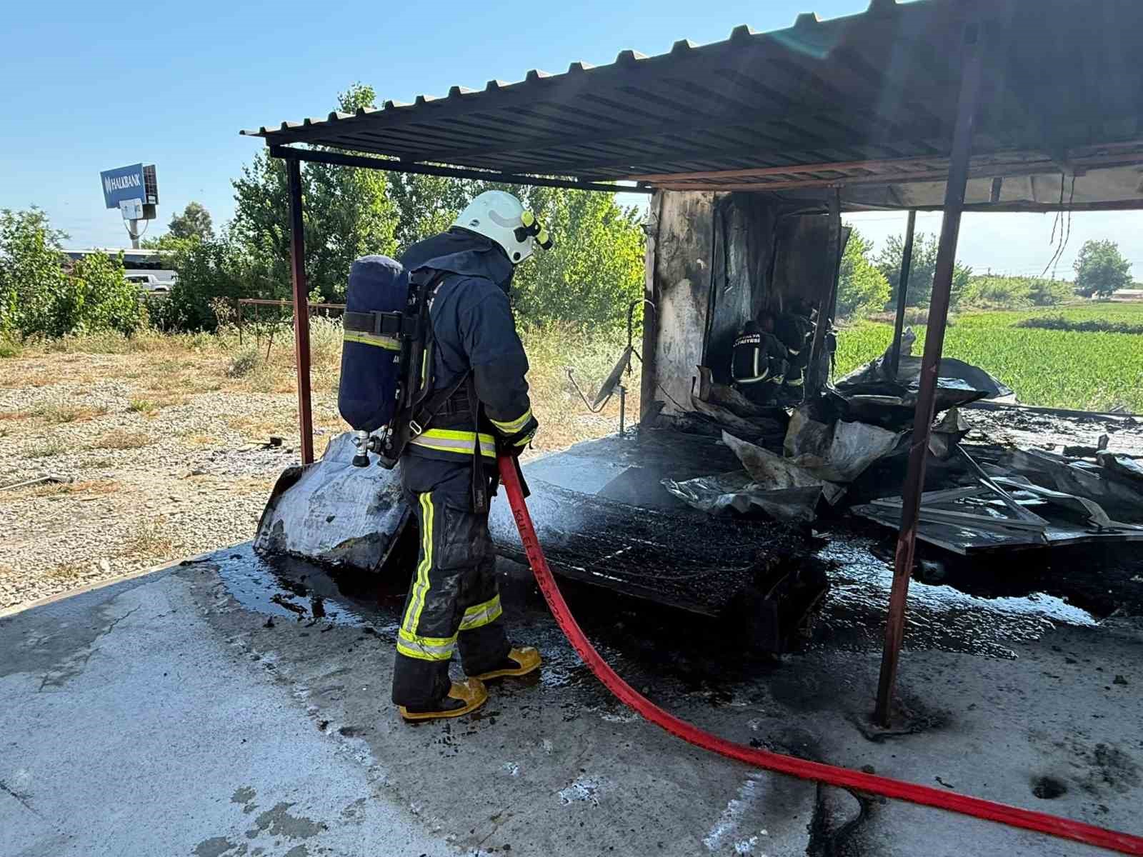 Besiciye ait konteyner, yangında kullanılamaz hale geldi.