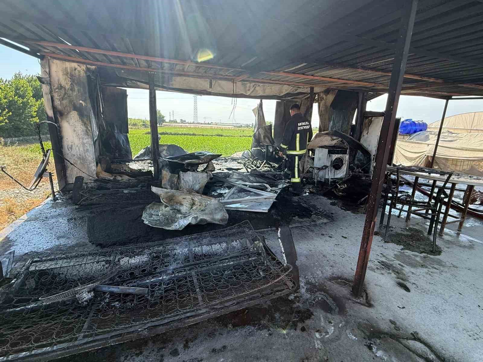 Besiciye ait konteyner, yangında kullanılamaz hale geldi.