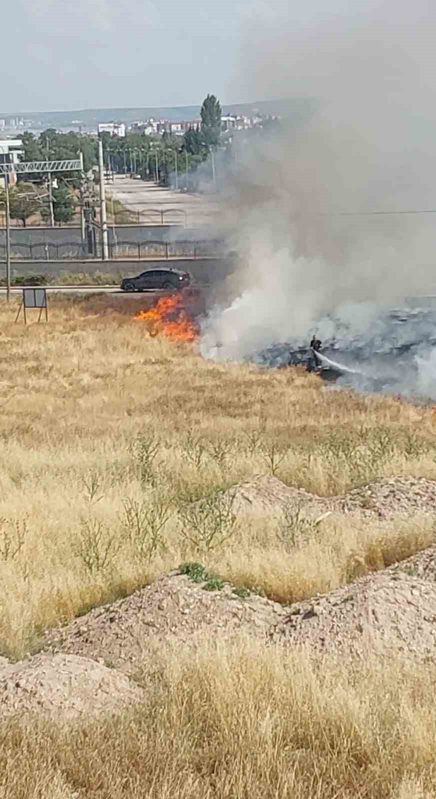 YHT hattına metreler kala çıkan yangın kontrol altına alındı