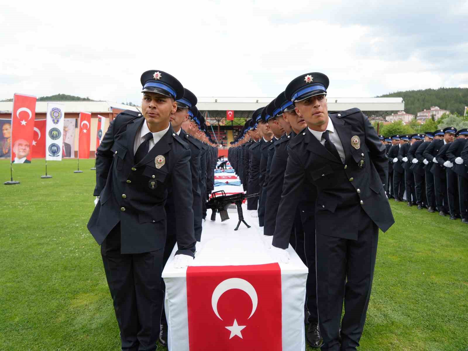 Kastamonu’da eğitimlerini tamamlayan 479 polis adayı törenle mezun oldu