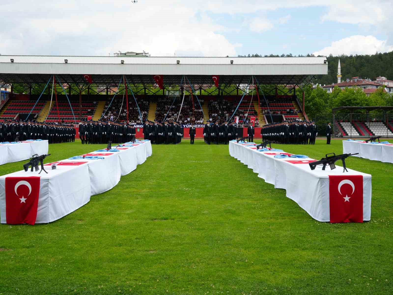 Kastamonu’da eğitimlerini tamamlayan 479 polis adayı törenle mezun oldu