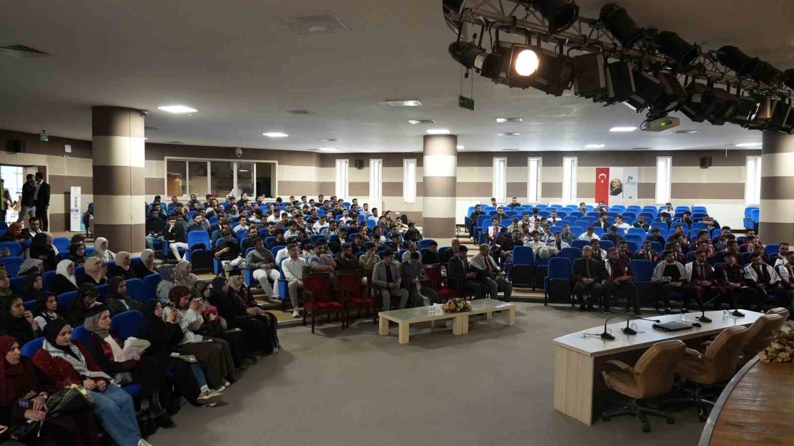 KBÜ’de Filistinli öğrenciler mezuniyet sevinci yaşadı