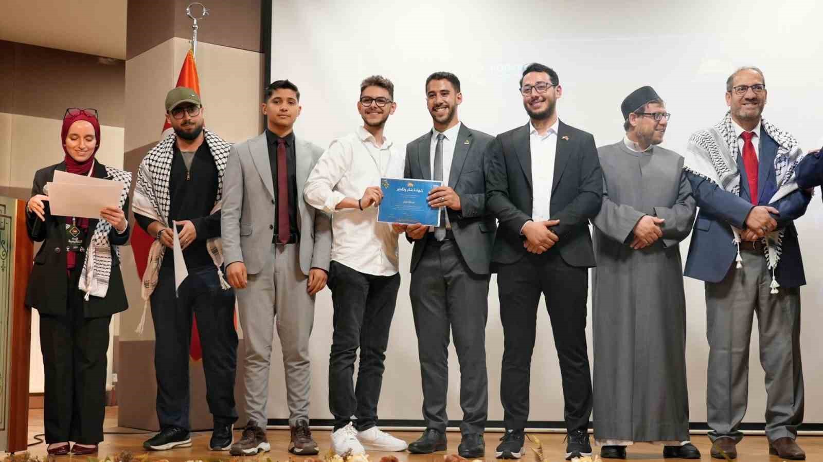 KBÜ’de Filistinli öğrenciler mezuniyet sevinci yaşadı