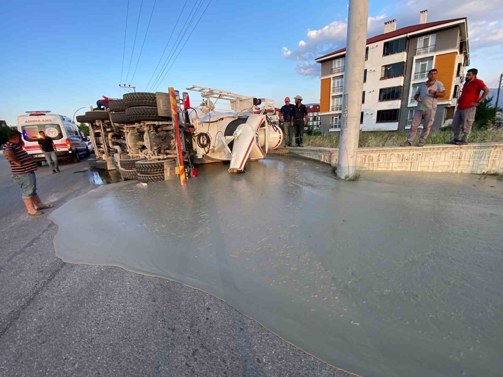 Bolu’da beton mikseri devrildi: 1 yaralı