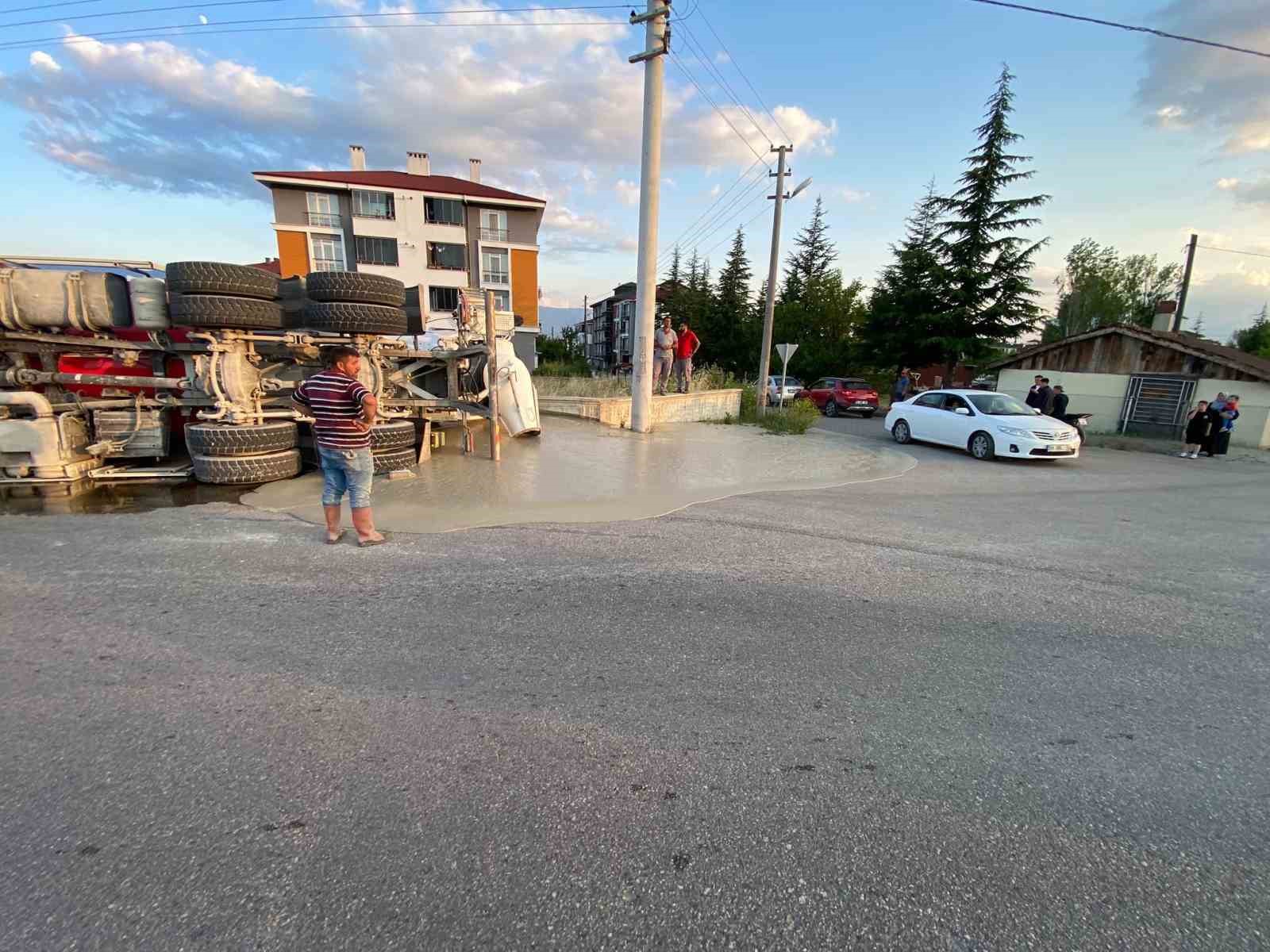 Bolu’da beton mikseri devrildi: 1 yaralı