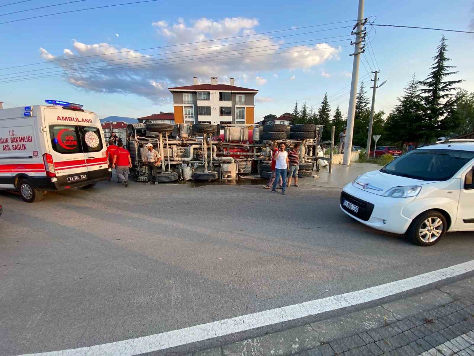 Bolu’da beton mikseri devrildi: 1 yaralı