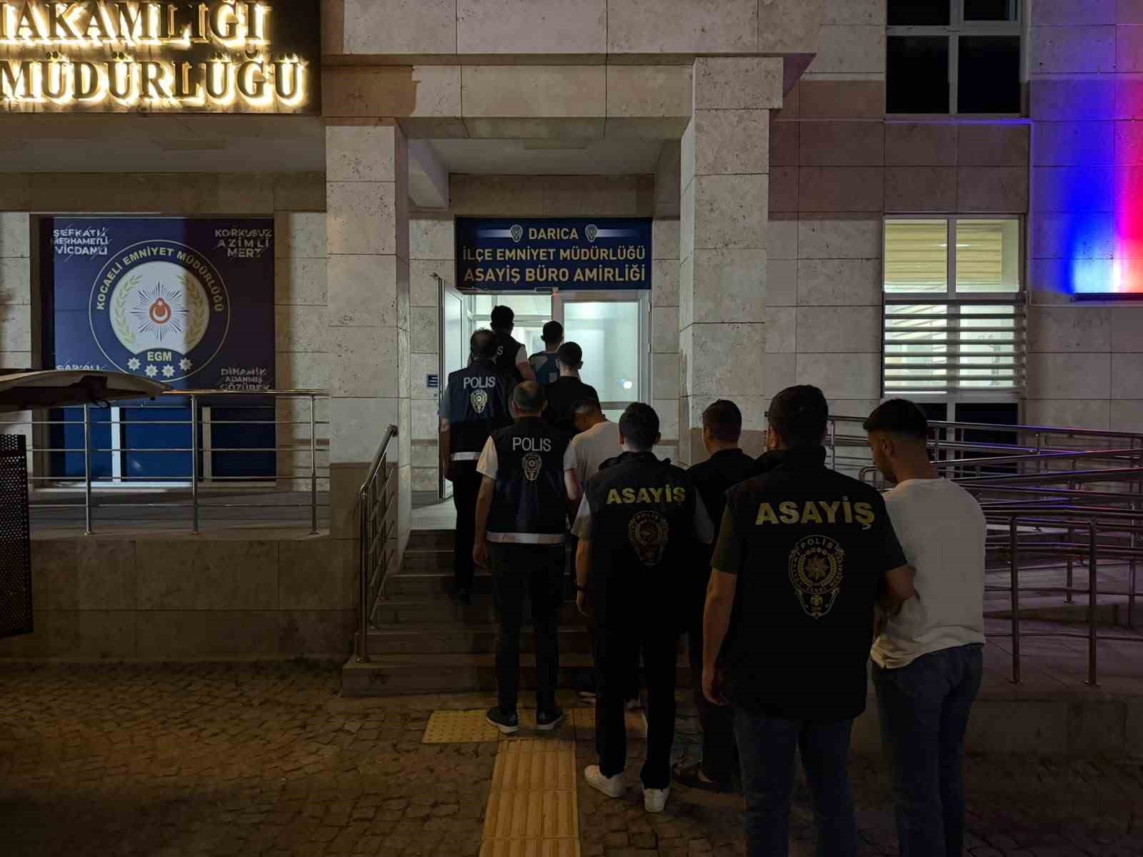 Darıca’da market ve kuyumcu yağmalayan 5 şüpheli tutuklandı