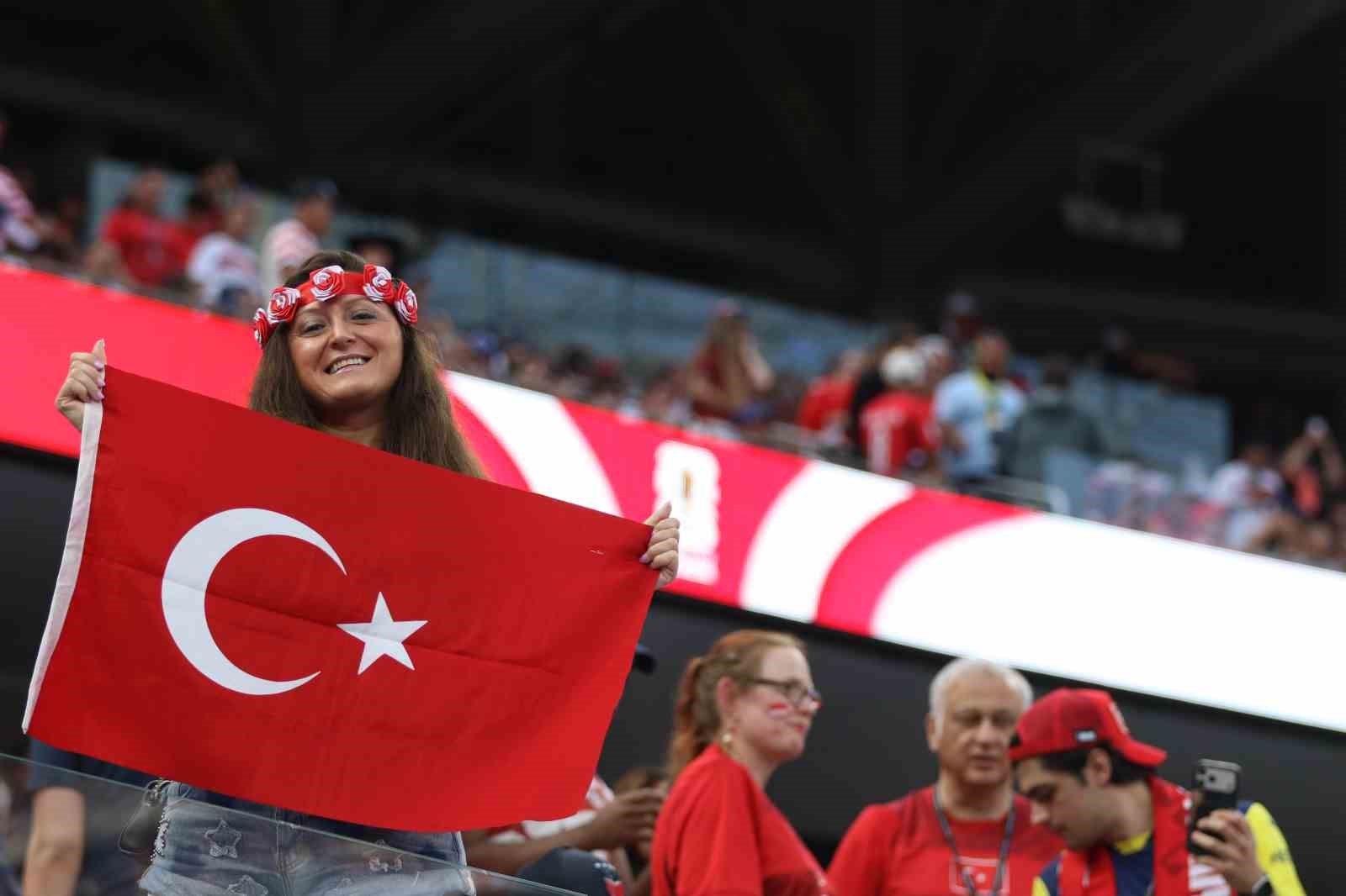 Türkiye - ABD maçını stadyumda 70 bin 492 taraftar takip etti