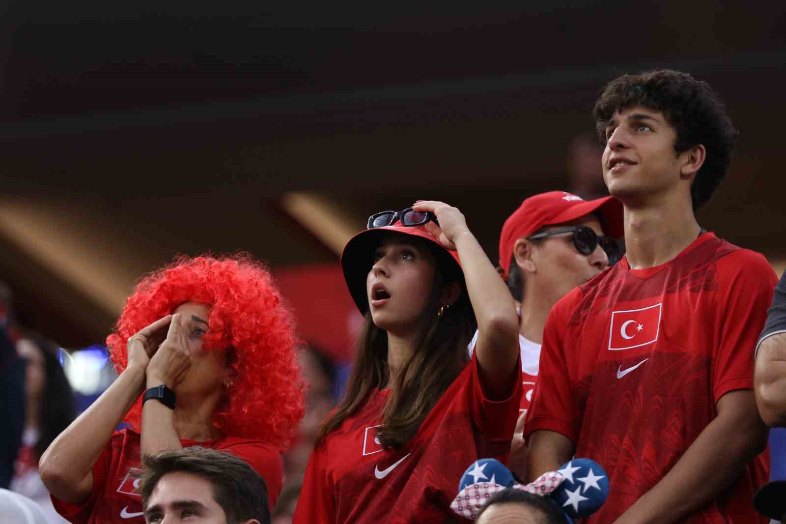 Türkiye - ABD maçını stadyumda 70 bin 492 taraftar takip etti