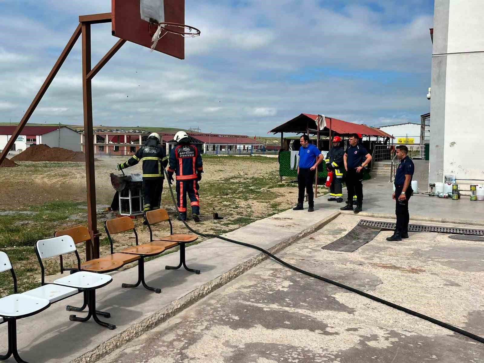 Bayburt Açık Ceza İnfaz Kurumunda yangın tatbikatı yapıldı