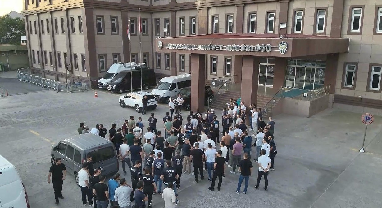 Diyarbakır’da yasa dışı bahis operasyonu: 6 milyarlık işlem hacmi tespit edildi, 24 kişi tutuklandı