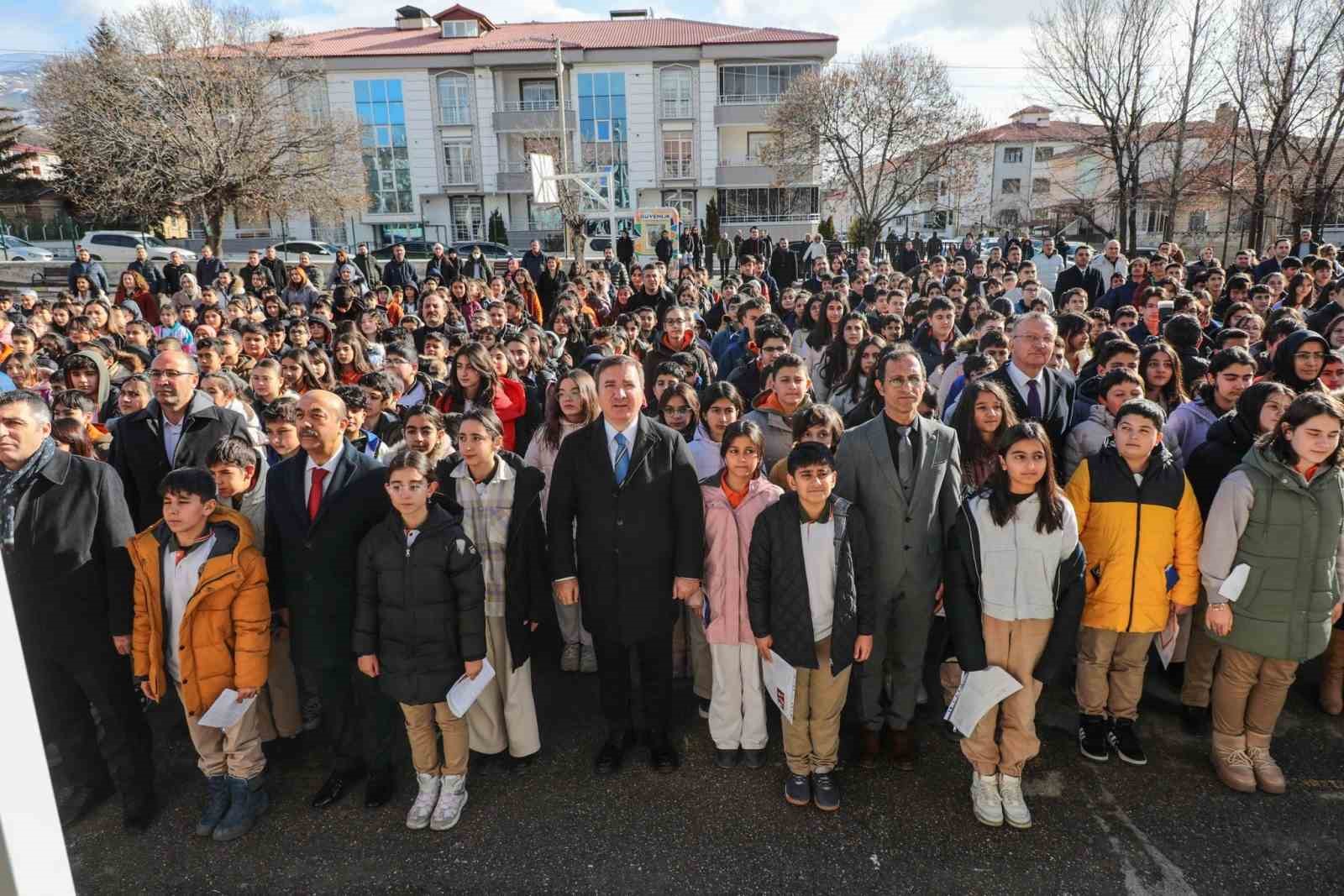 Vali Aydoğdu’ndan öğrencilere karne ve yaz tatili mesajı