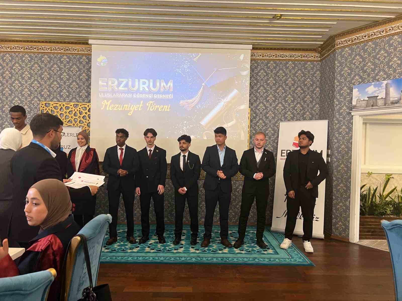 Erzurum’da eğitim alan uluslararası öğrenciler memleketlerine uğurlandı