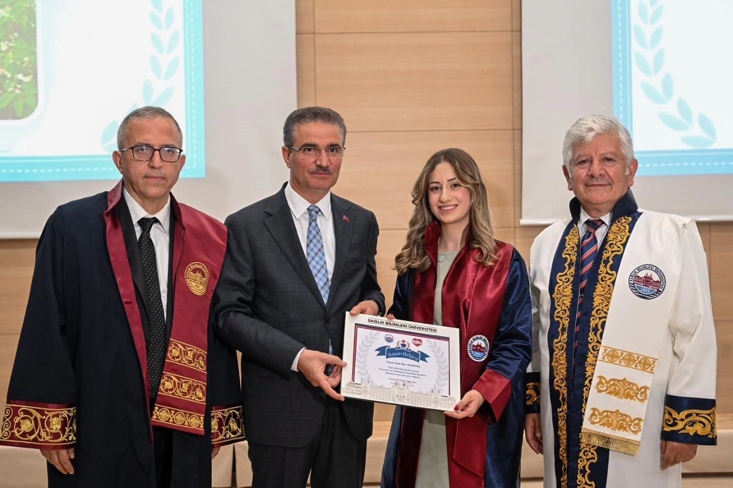 SBÜ ilk mezunlarını verdi