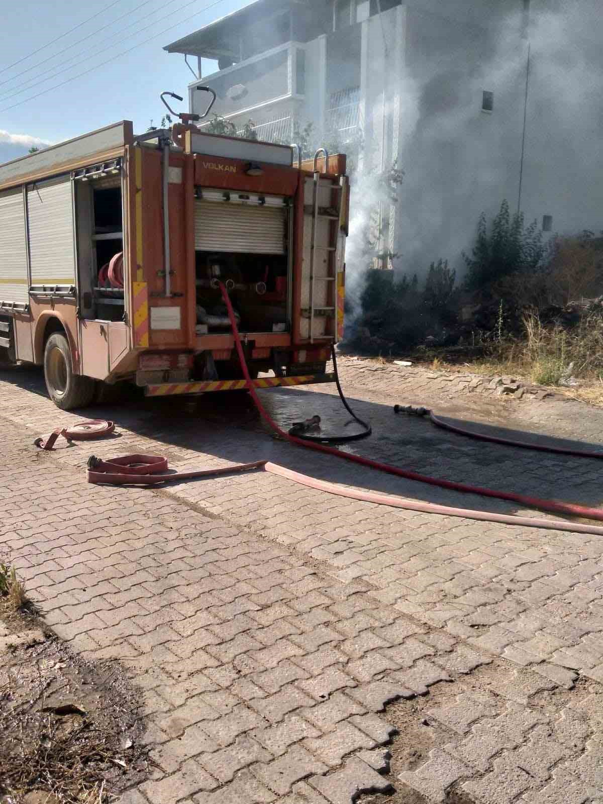 Kırıkhan’da otluk alandan alevler yükseldi
