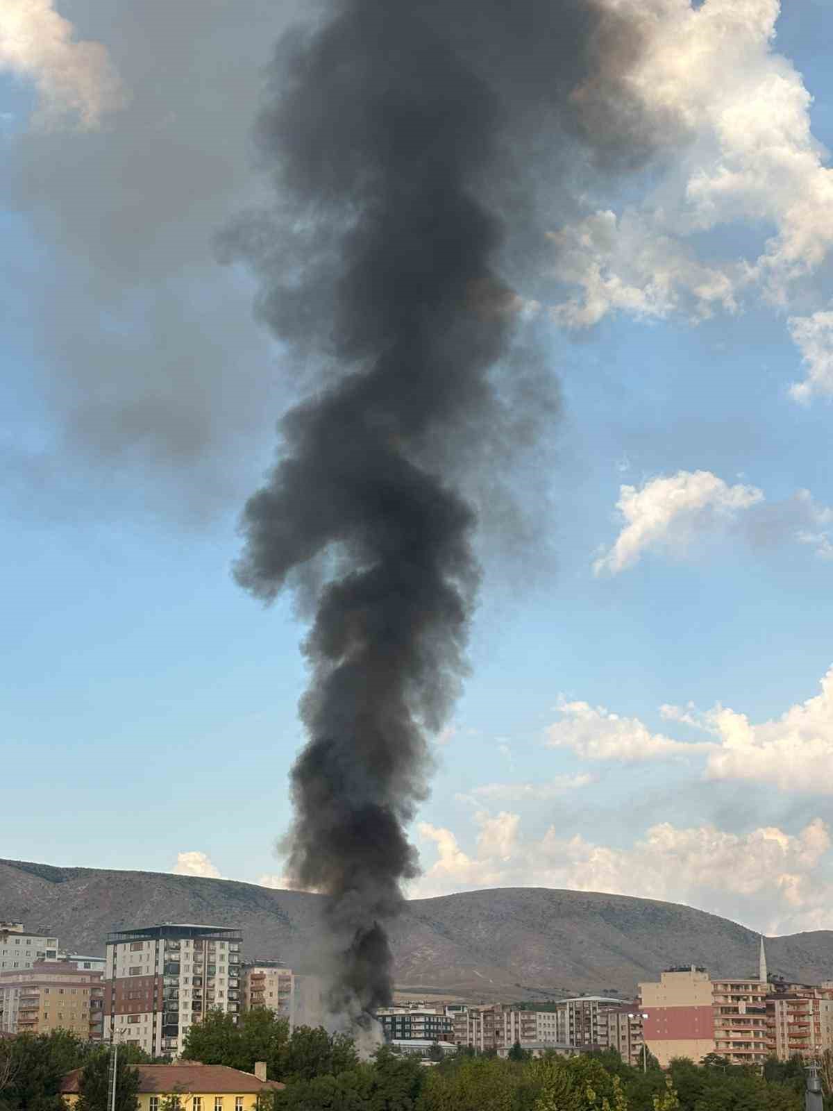 Siirt’te kafede yangın