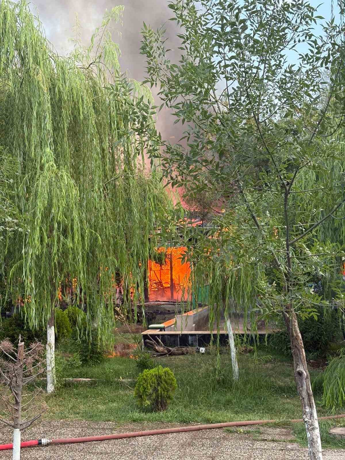 Siirt’te kafede yangın