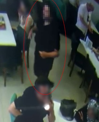 Yemek yerken altın kesesini düşürdü, durumu fark eden şüpheli altınları alıp kayıplara karıştı