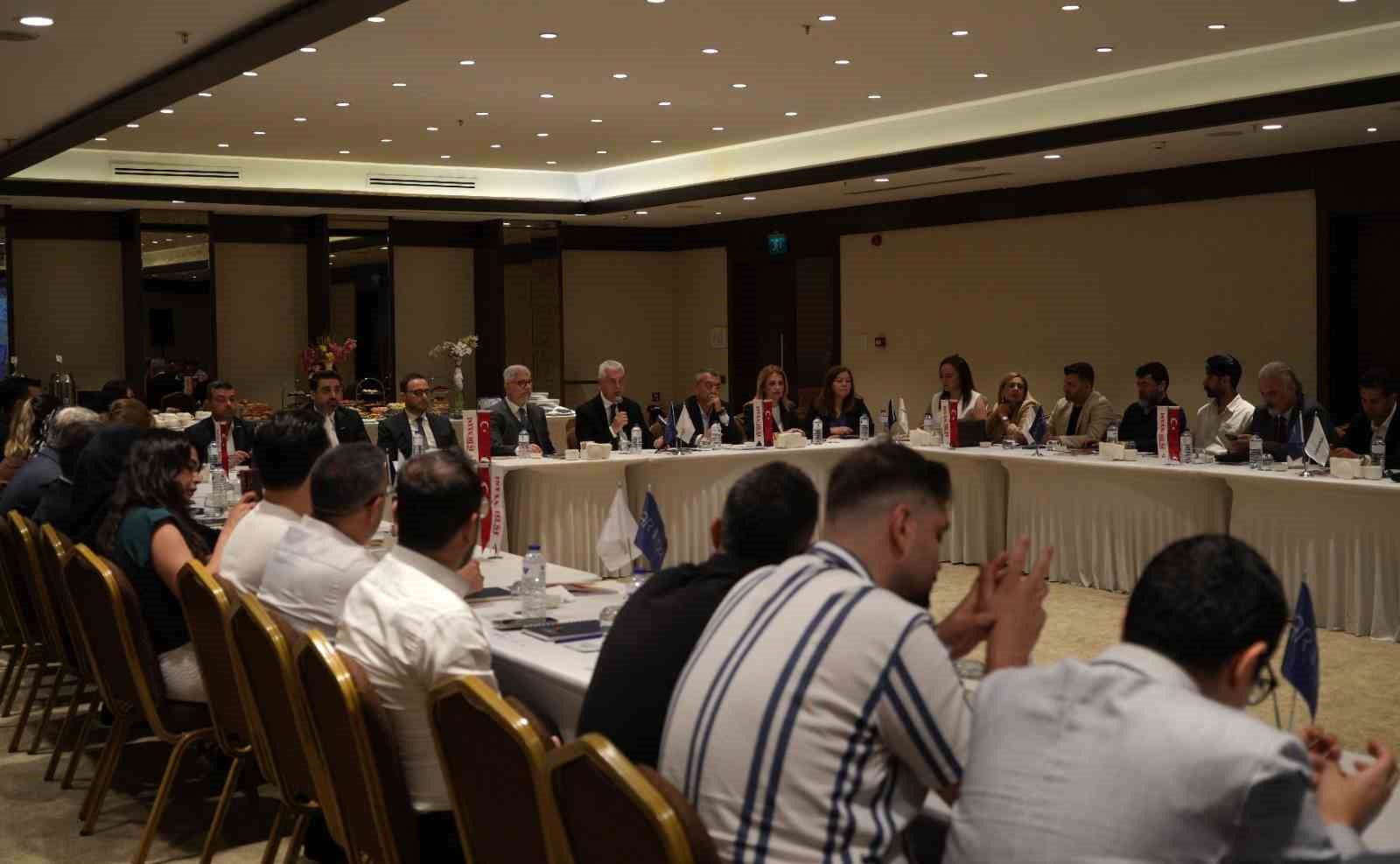 Gaziantep’te "Ekonomiye Yön Verenler" zirvesi düzenlendi