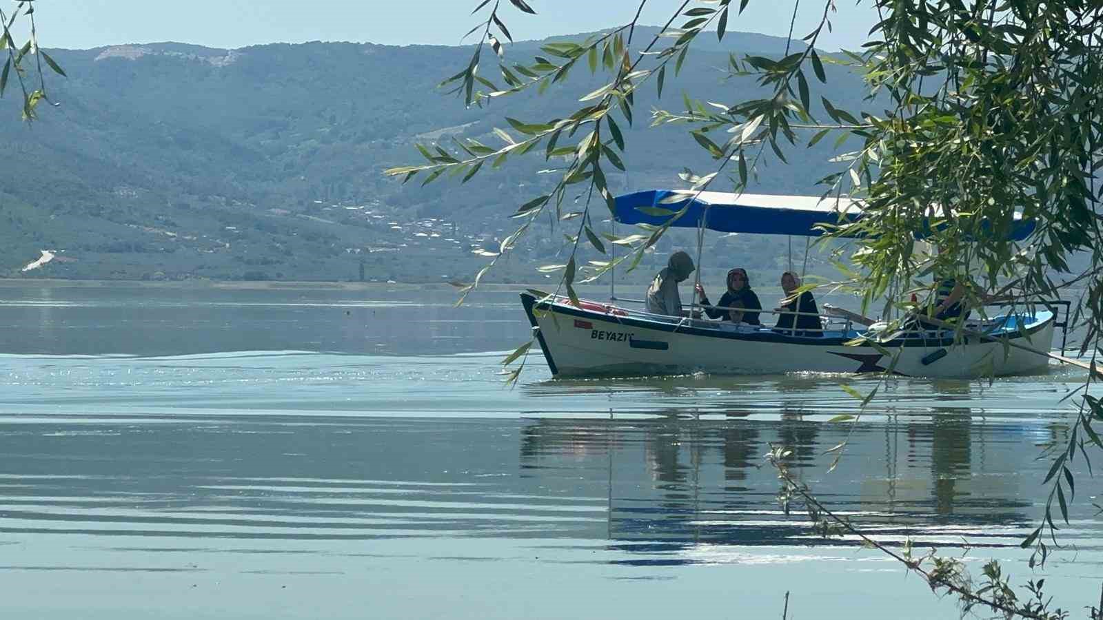 Uluabat Gölü’nün suları çekildi; Gölyazı’da hayat normale döndü