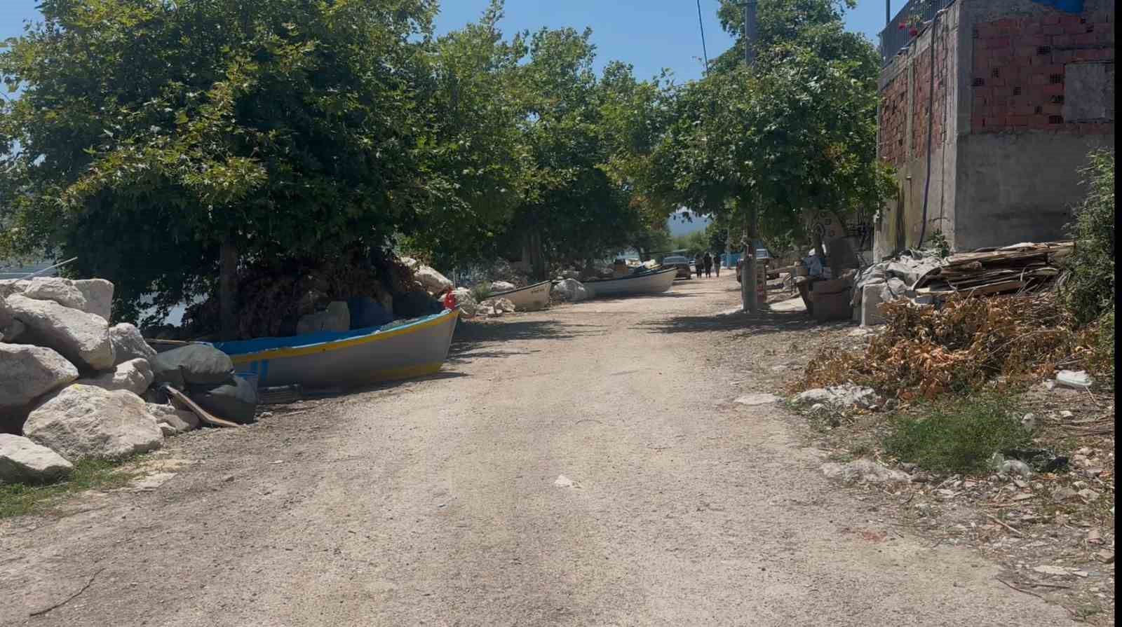 Uluabat Gölü’nün suları çekildi; Gölyazı’da hayat normale döndü