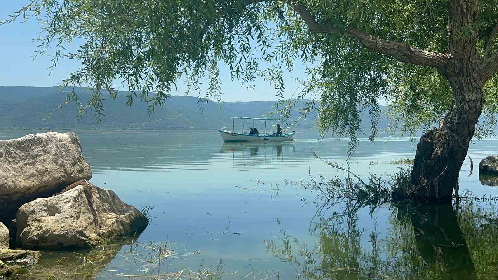 Uluabat Gölü’nün suları çekildi; Gölyazı’da hayat normale döndü